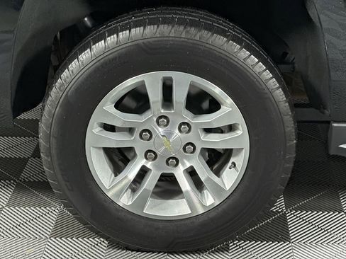 Used 2020 Chevrolet Suburban LT image 17