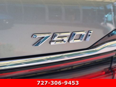 Used 2021 BMW 750i xDrive w/ Executive Package image 9