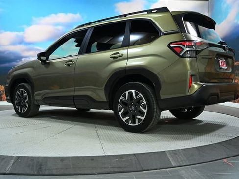 Used 2025 Subaru Forester Premium AWD/4WD image 6