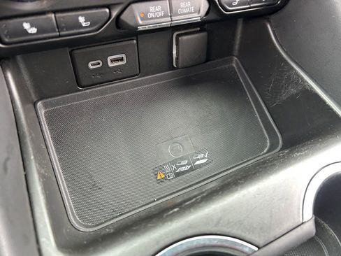 Used 2022 Chevrolet Suburban RST w/ Luxury Package image 39