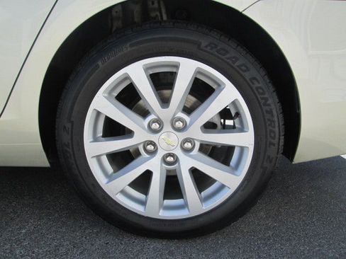 Used 2015 Chevrolet Malibu LT FWD image 8