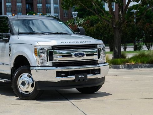 Used 2019 Ford F350 XL w/ Power Equipment Group AWD/4WD image 3