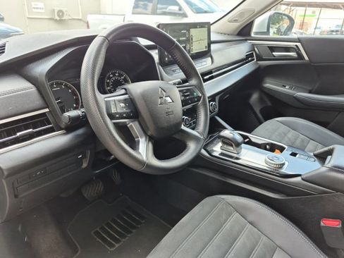 Used 2025 Mitsubishi Outlander SE AWD/4WD image 7