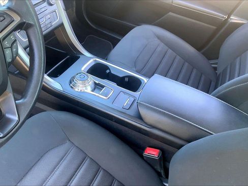Used 2018 Ford Fusion SE w/ Fusion SE Technology Package FWD image 18