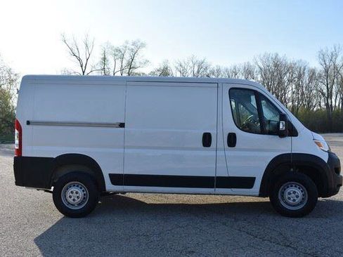 Used 2025 RAM ProMaster 2500 w/ Convenience Group FWD image 9