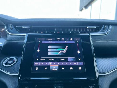 Used 2023 Jeep Grand Cherokee L Laredo image 26