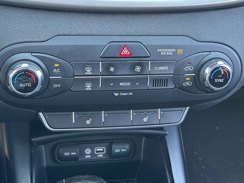 Used 2017 Kia Sorento FWD w/ LX Convenience Package image 23