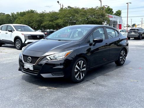 Used 2022 Nissan Versa SR FWD image 3