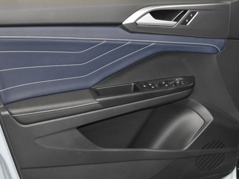 New 2026 Volkswagen Taos SEL image 3