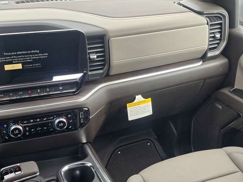 New 2026 GMC Sierra 1500 SLT AWD/4WD image 16