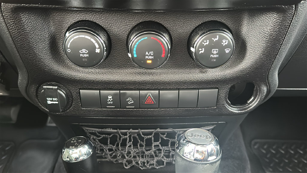 Used 2017 Jeep Wrangler Sport w/ Connectivity Group AWD/4WD image 25