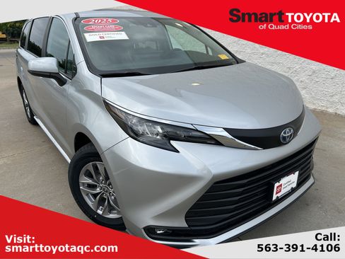 Certified 2025 Toyota Sienna XLE FWD image 1
