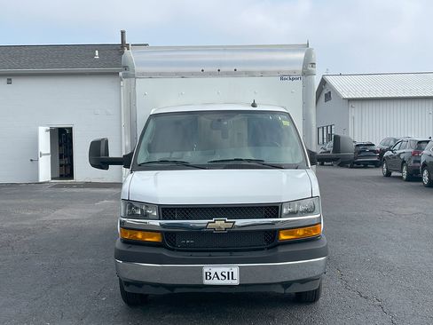 Used 2022 Chevrolet Express 3500 CUTWAY w/ Power Convenience Package image 5