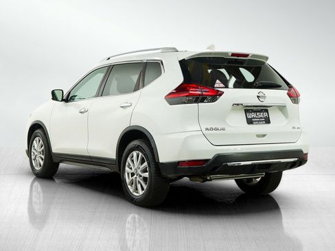 Used 2017 Nissan Rogue SV AWD/4WD image 3