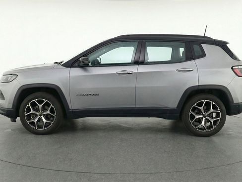 Used 2025 Jeep Compass Limited image 3