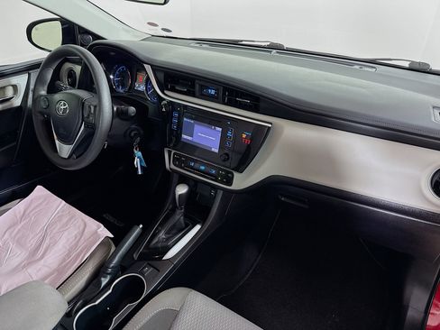 Used 2019 Toyota Corolla LE image 34