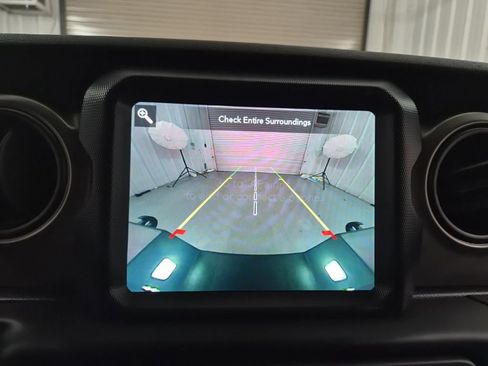 Used 2021 Jeep Gladiator Willys image 27