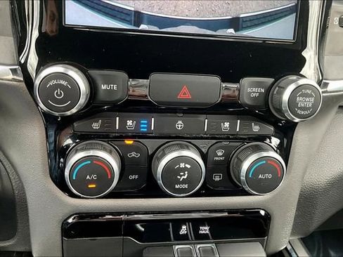 Used 2024 RAM 1500 Laramie AWD/4WD image 33