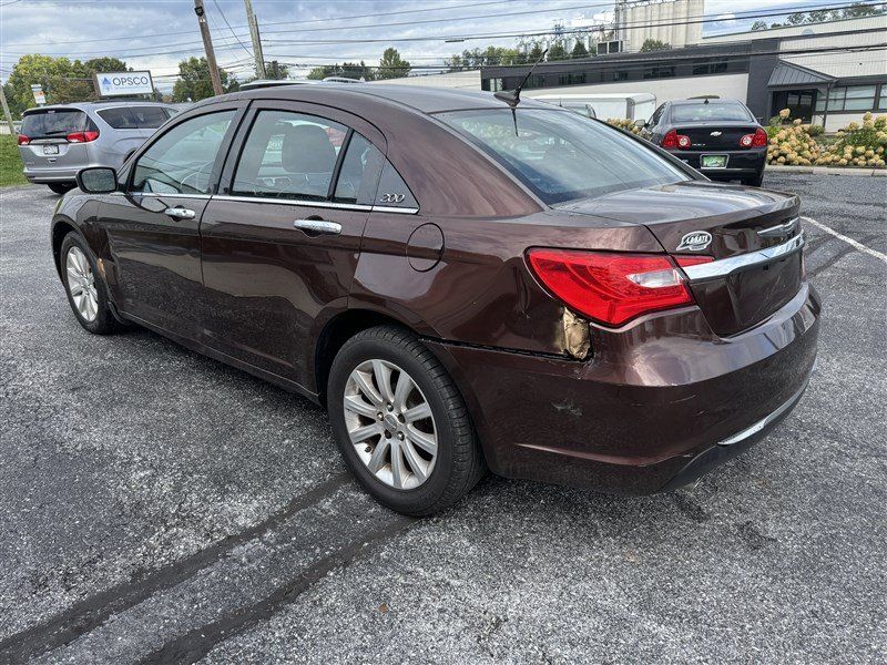 Used 2013 Chrysler 200 Limited FWD image 6