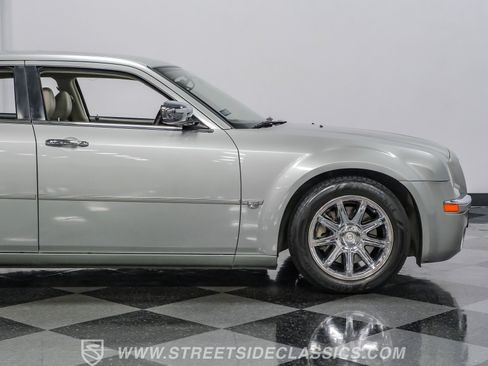 Used 2005 Chrysler 300 C w/ Navigation & Sound Group II RWD image 30