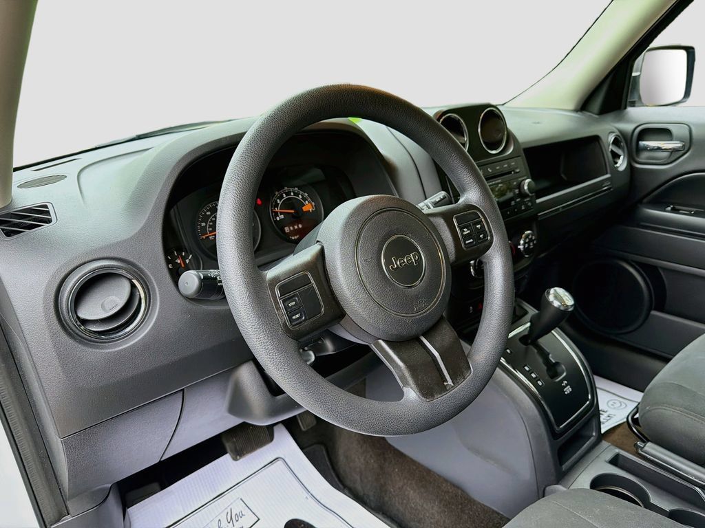 Used 2016 Jeep Patriot Sport w/ Power Value Group FWD image 9