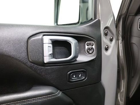 Used 2019 Jeep Wrangler Unlimited Sahara AWD/4WD image 18