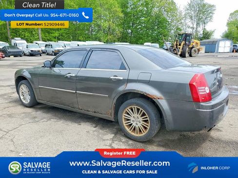 Used 2010 Chrysler 300 Touring RWD image 3