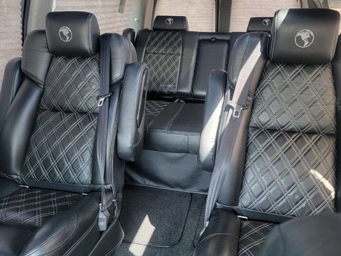 Used 2021 GMC Savana 2500 w/ Enhanced Convenience Package image 17