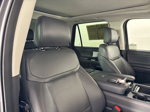 Used 2025 Ford Expedition Active AWD/4WD image 28