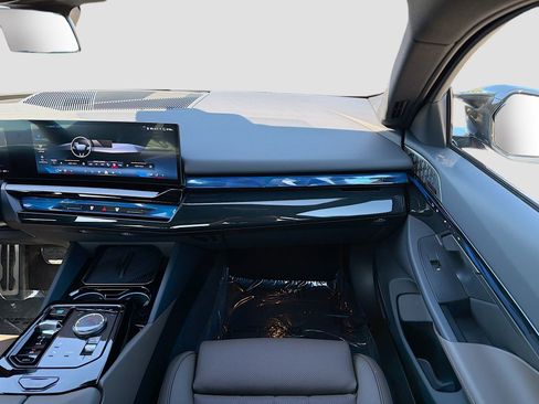Certified 2025 BMW i5 M60 image 17