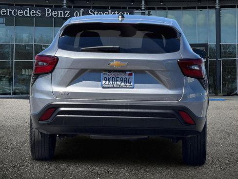 Used 2024 Chevrolet Trax LS w/ Driver Confidence Package FWD image 5