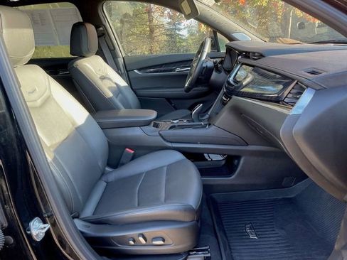 Used 2025 Cadillac XT6 Premium Luxury w/ LPO, Floor Liner Package image 29