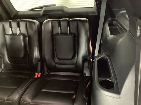Used 2018 Ford Explorer Limited w/ Equipment Group 301A AWD/4WD image 15