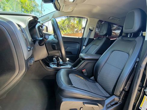 Used 2018 Chevrolet Colorado Z71 w/ Z71 Midnight Edition image 4