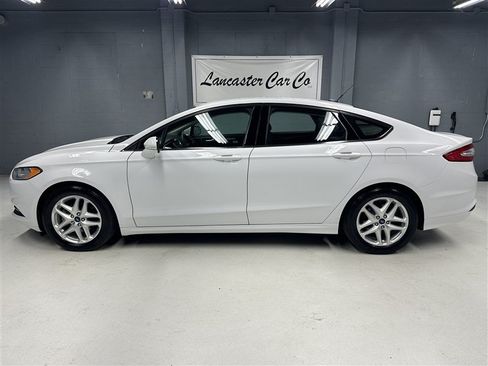 Used 2016 Ford Fusion SE FWD image 5