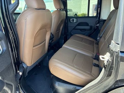 Used 2022 Jeep Wrangler Unlimited Sahara w/ Cold Weather Group AWD/4WD image 12