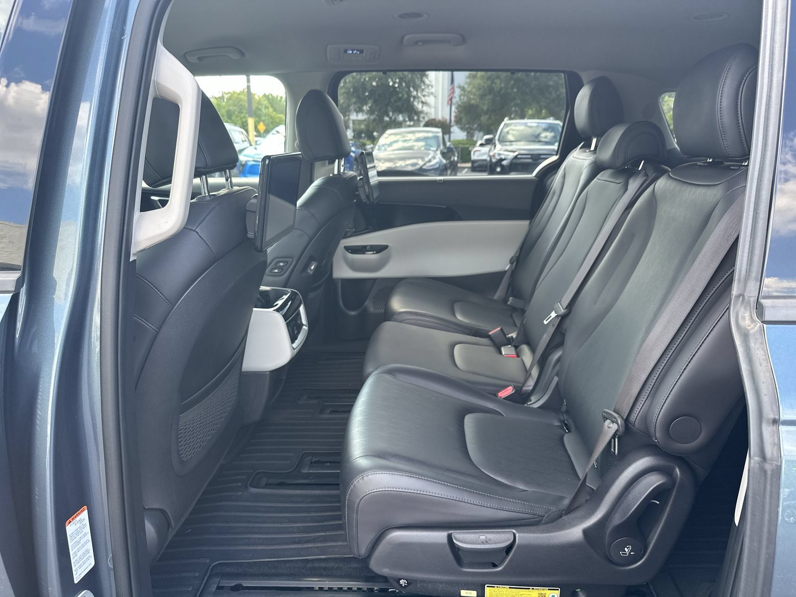 Used 2024 Kia Carnival SX FWD image 31