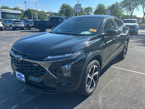 Used 2026 Chevrolet Trax RS w/ Driver Confidence Package FWD image 1