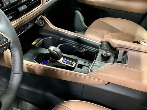 Used 2025 Toyota Grand Highlander AWD Hybrid image 16