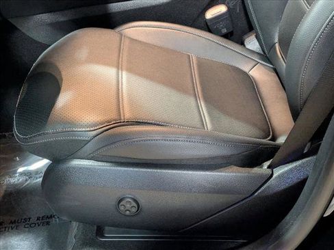 Certified 2025 Mercedes-Benz GLC 300 4MATIC image 9