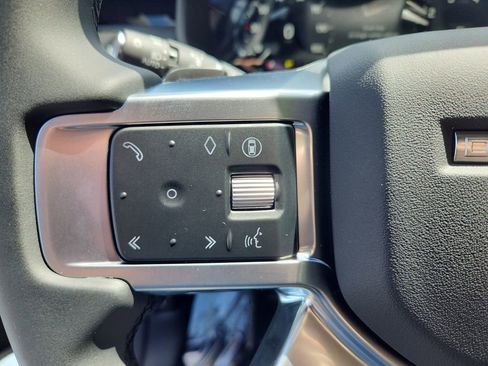 Certified 2025 Land Rover Discovery S image 19