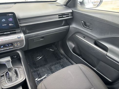 Used 2025 Hyundai Kona SEL image 31
