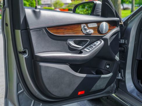 Used 2015 Mercedes-Benz C 300 4MATIC Sedan w/ Multimedia Package image 7