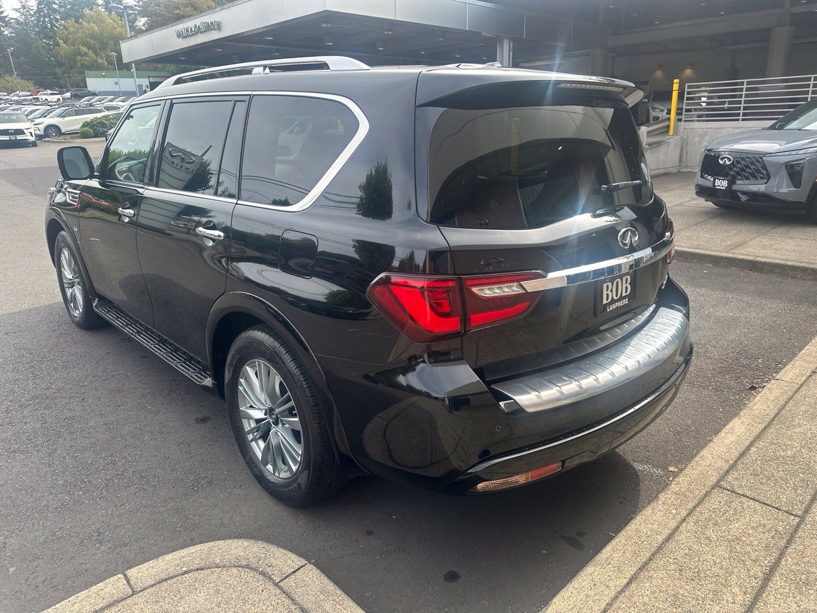 Used 2019 INFINITI QX80 Luxe w/ Proassist Package AWD/4WD image 4