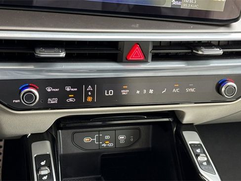 Certified 2025 Kia Sorento SX Prestige image 28