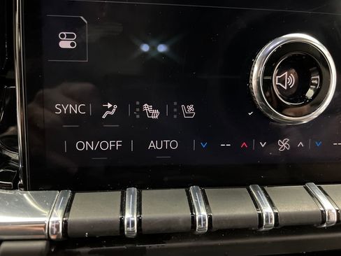 Used 2025 GMC Yukon XL Denali RWD image 53