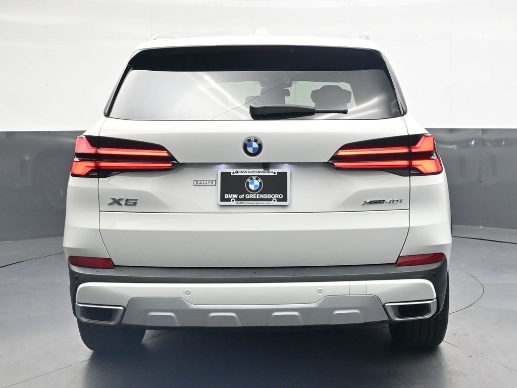 Used 2024 BMW X5 xDrive40i w/ Parking Assistance Package AWD/4WD image 5