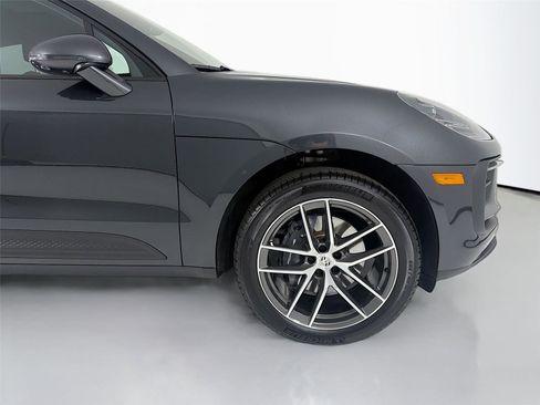 Used 2026 Porsche Macan AWD/4WD image 30