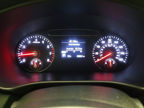 Used 2020 Kia Sorento LX FWD image 23