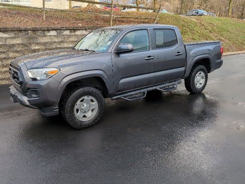 Used 2022 Toyota Tacoma SR image 5